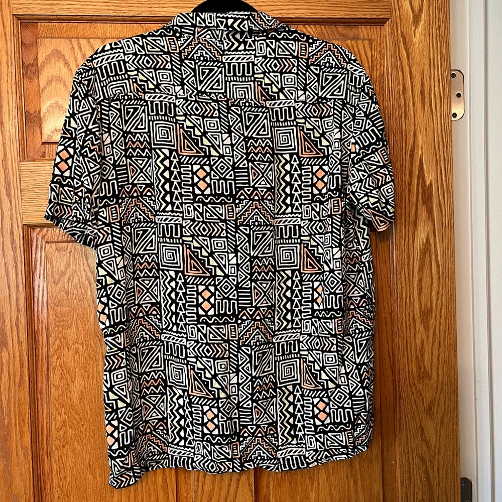 PacSun Geometric Print Button Down - Picture 2 of 3